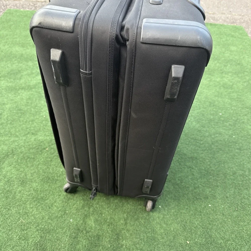 TUMI Alpha 2 Expandable 4 Wheel Carry On Black Ballistic Nylon Spinner Travel